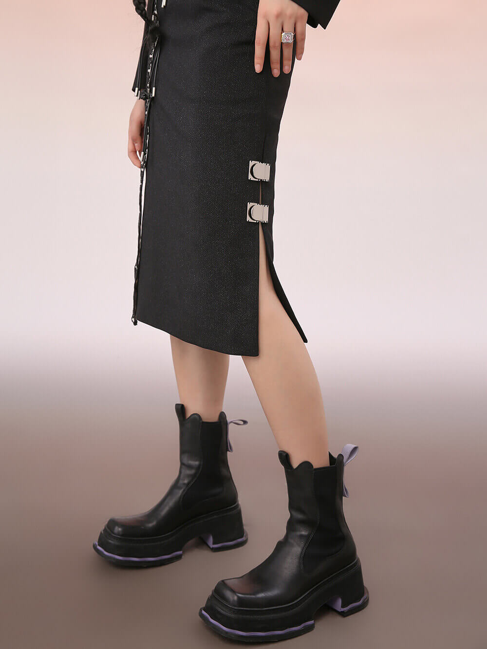 MUKZIN Black Vintage Minimalist Mid Skirt