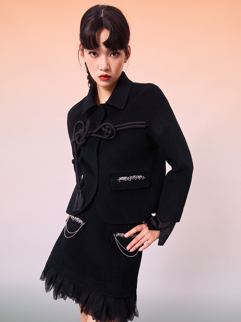 MUKZIN Short Woolen Coat With Black Heart Buckle Design