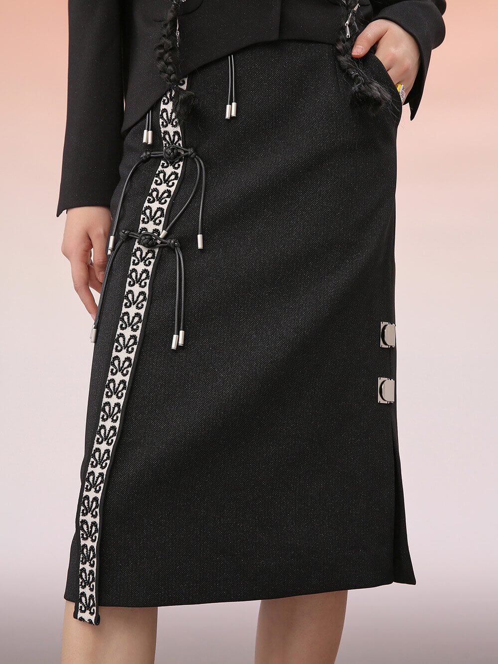 MUKZIN Black Vintage Minimalist Mid Skirt