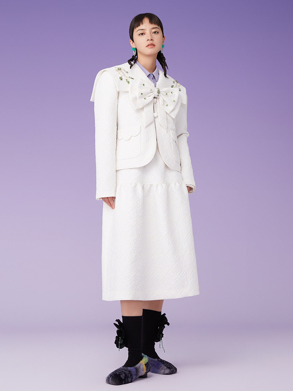 MUKZIN White Short Slim Suit Jacket with Flower buckle