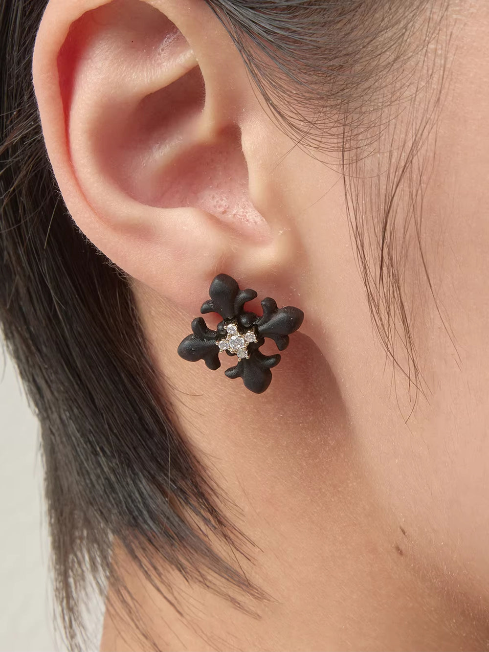 MUKTANK×SUN HUNTER Square Wooden Iris Stud Earrings