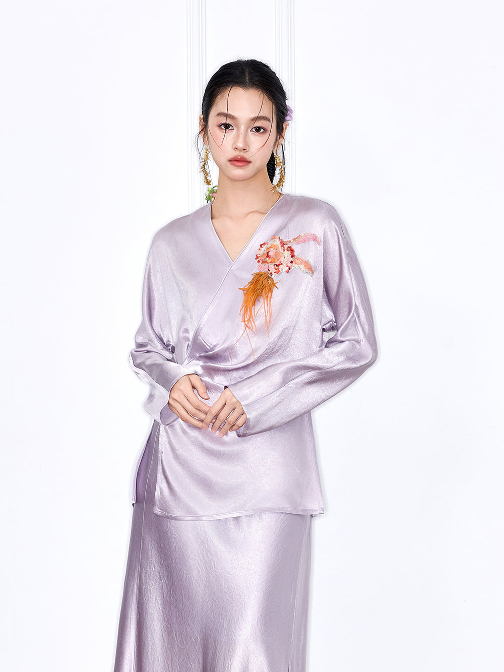MUKZIN "Capsule Collection" New Chinese Style Embroidered V-Neck Acetate Blouse