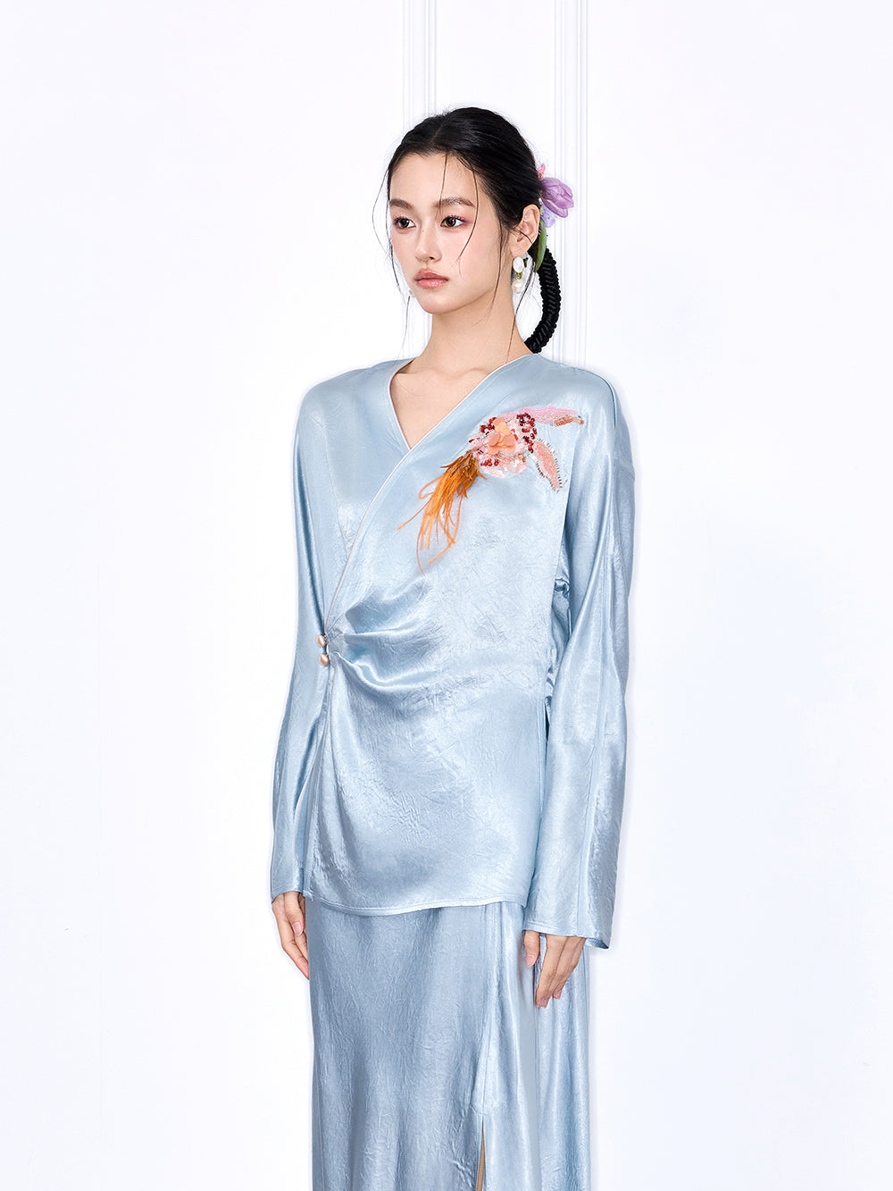 MUKZIN "Capsule Collection" New Chinese Style Embroidered V-Neck Acetate Blouse