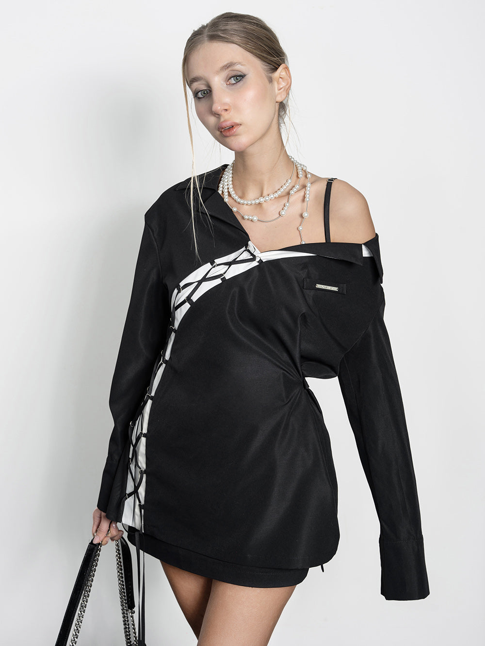 MUKZIN x Jqwention Spicy Asymmetrical Single-shoulder Black Shirt