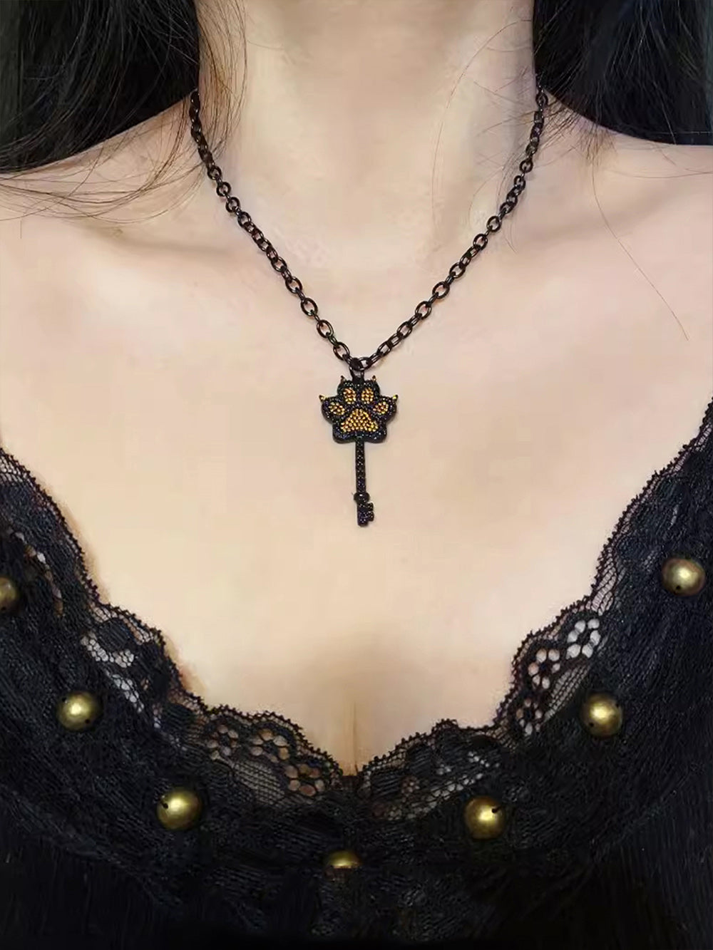 MUKTANK X WHITEHOLE Wealthy Little Dog Paw Necklace