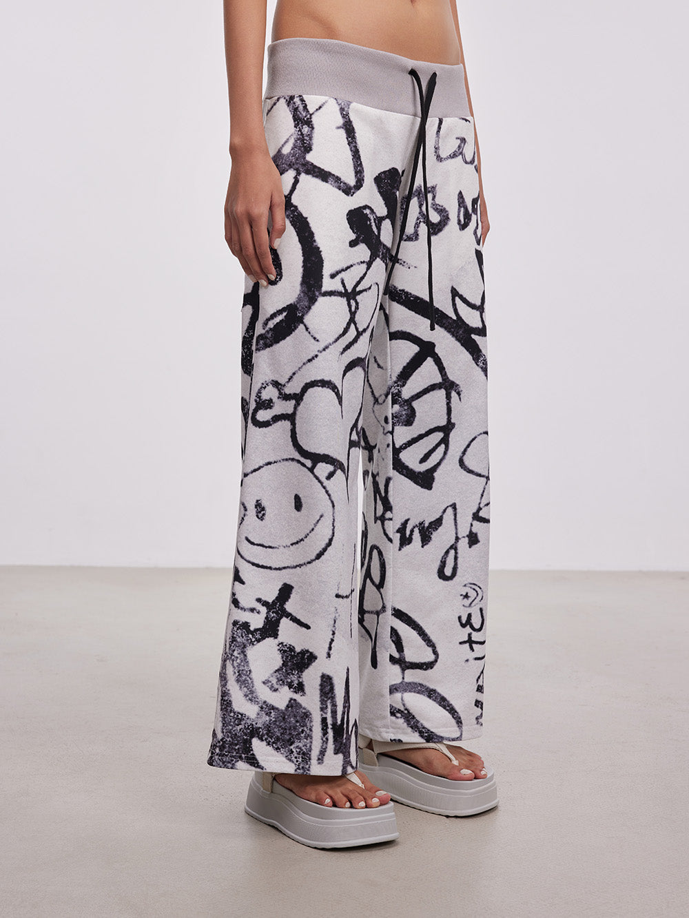 MUKTANK x Damage Asia Berlin Graffiti Low-waist Sporty Casual Pants