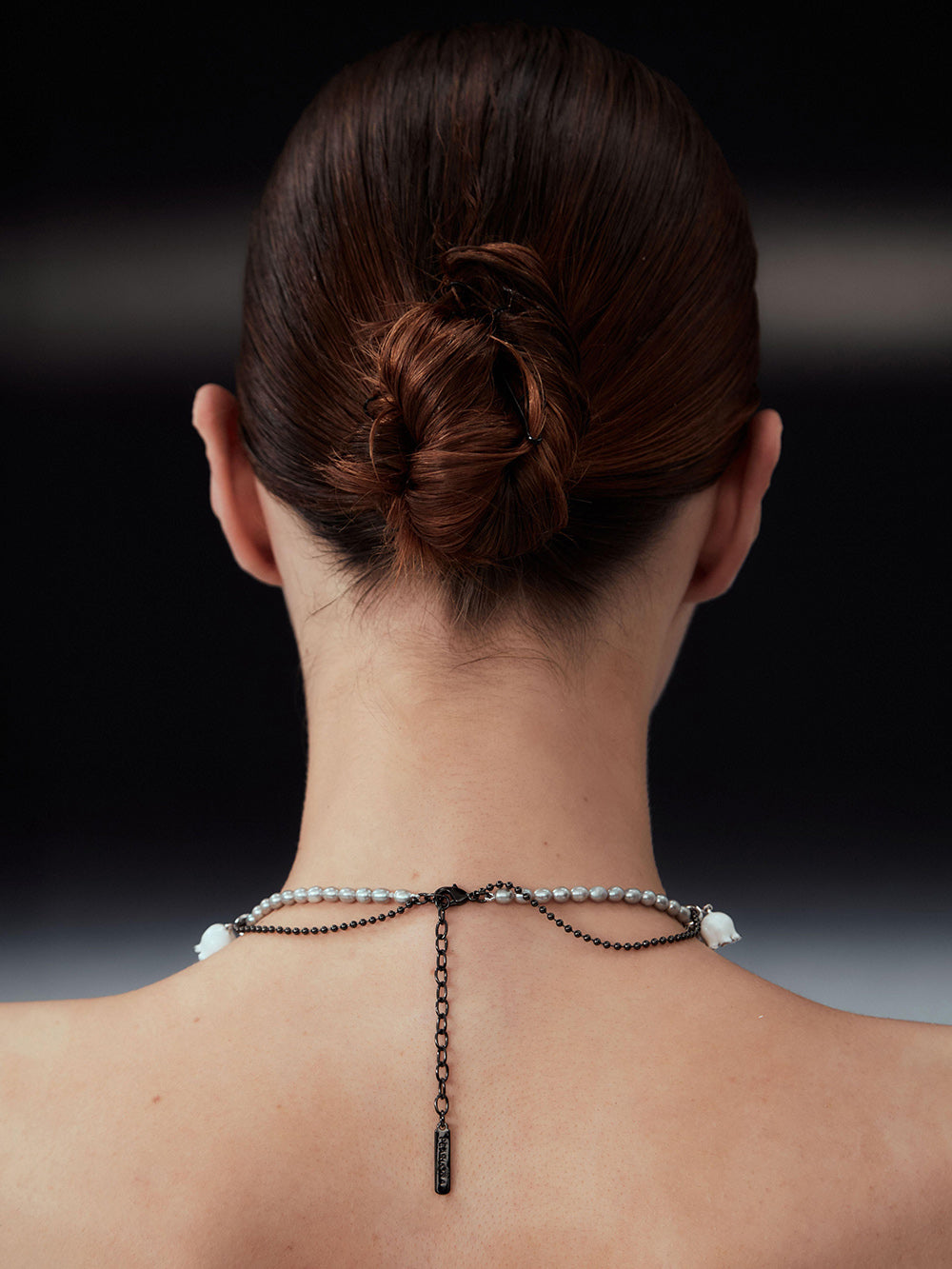 MUKTANK x PEARLONA DANGEROUS GARDEN-GHOSTFACE LILY Grey Millet Pearl Lace Necklace