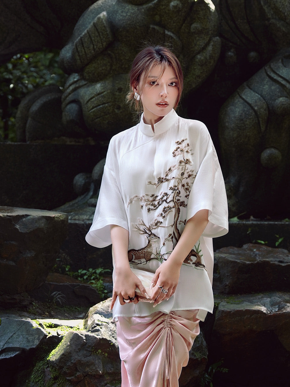 MUKZIN White Chinese Embroidery Mid-sleeve Loose Shirt