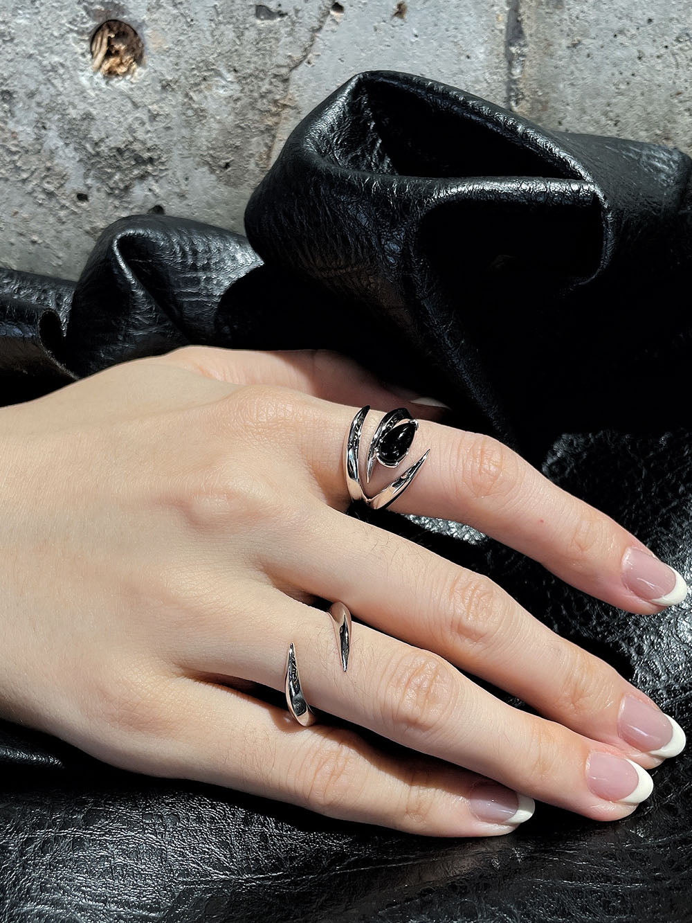 MUKTANK x Mandarin Zan Club Black Onyx Dragon Claw Wide Ring