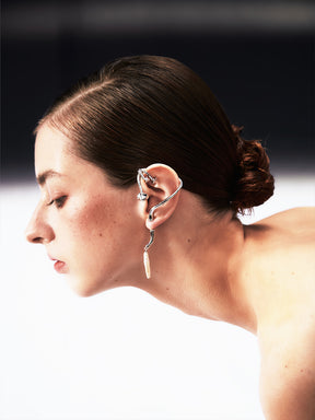 MUKTANK x PEARLONA Dangerous Garden -Silver Baroque Pearl Ear Cuff