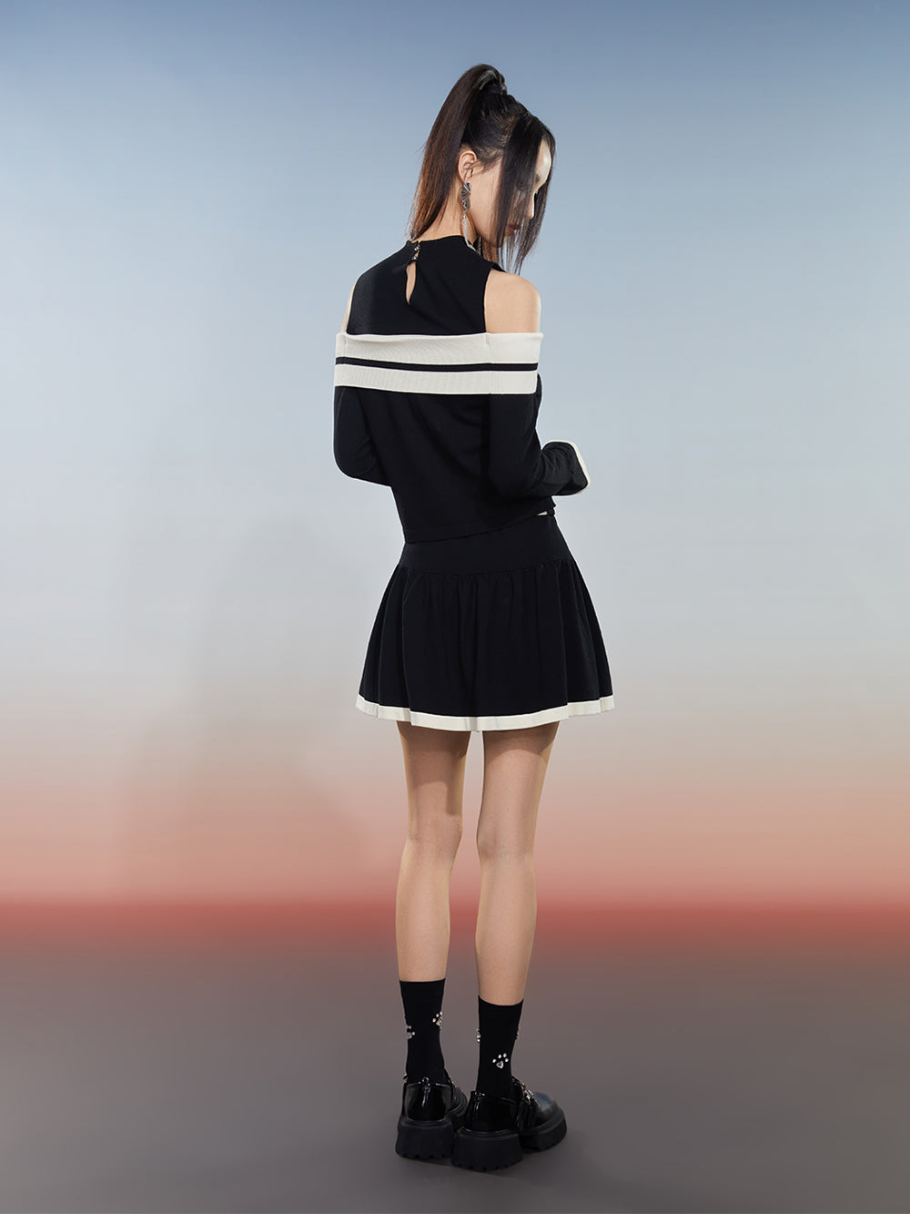 MUKZIN Slim-fitting Elegant Black Original Trendy Sweater