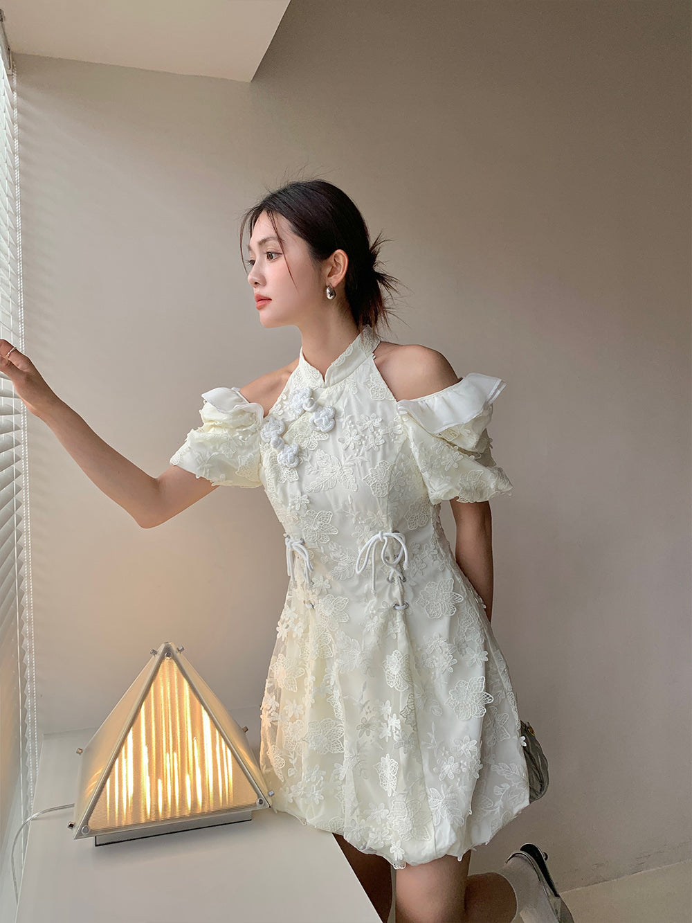 MUKZIN White Lace Off-shoulder Cheongsam QIPAO