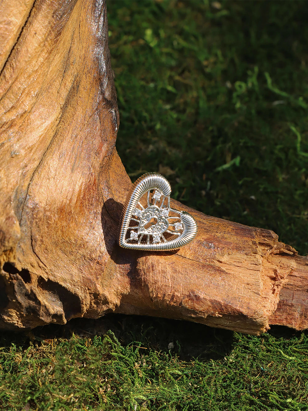 MUKTANK×SUN HUNTER Lace heart lock stud earrings