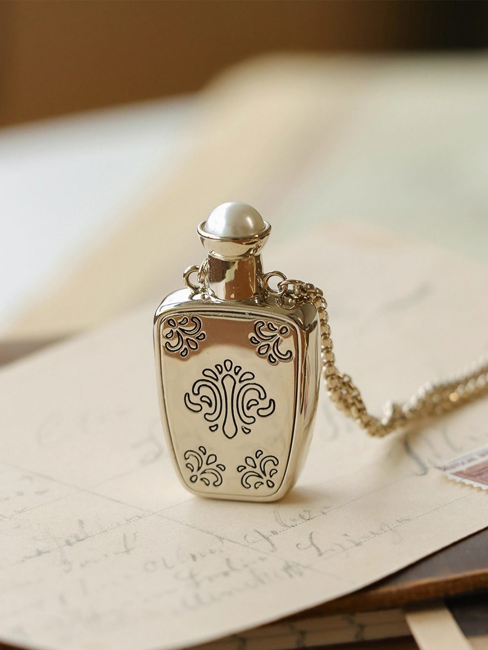 MUKTANK¡ÁSUN HUNTER Iris Carved Flask Necklace