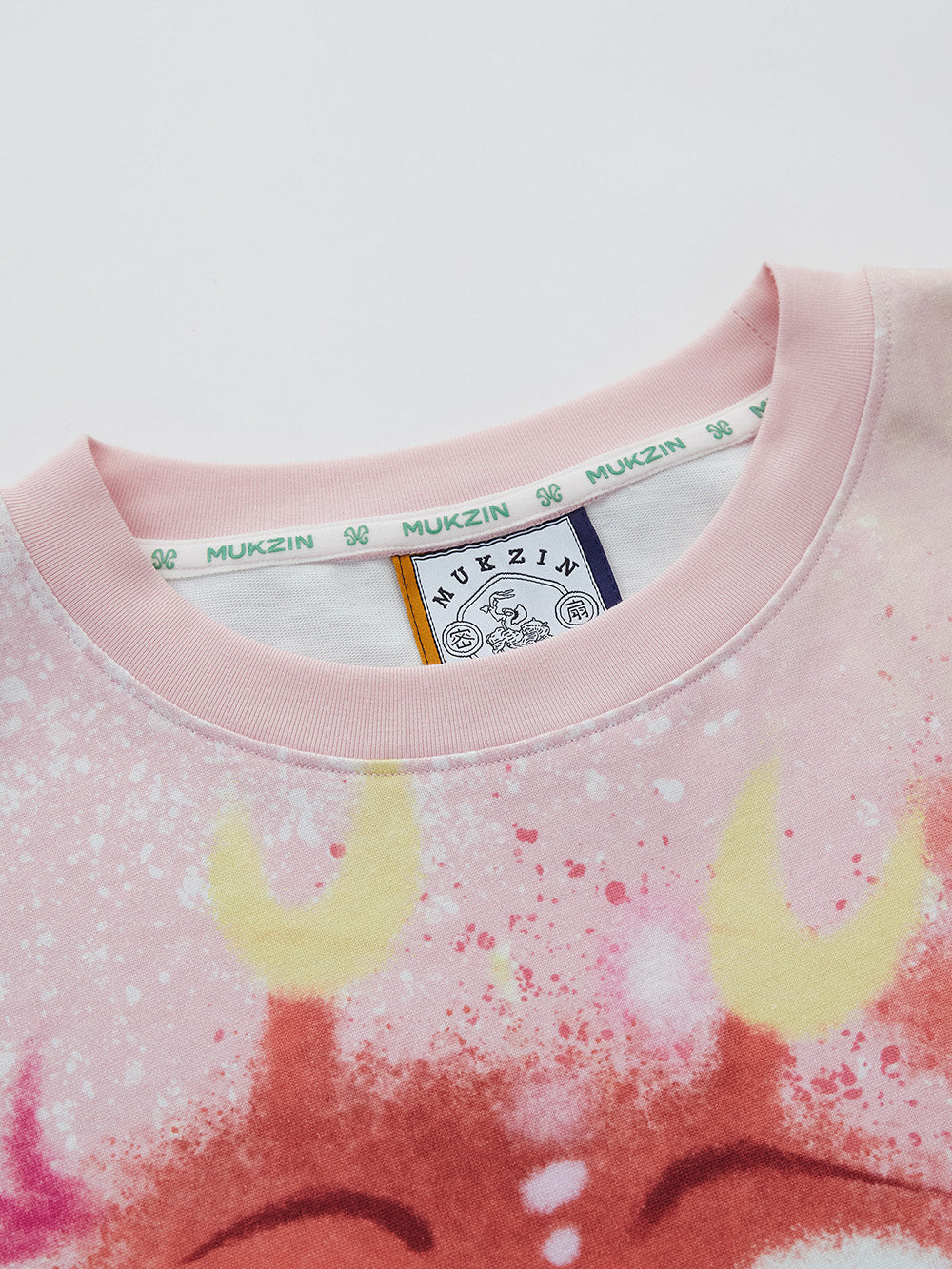 MUKZIN Spring Prelude"Good Luck with the Snake" Silhouette T-shirt with Pink Snake Prints