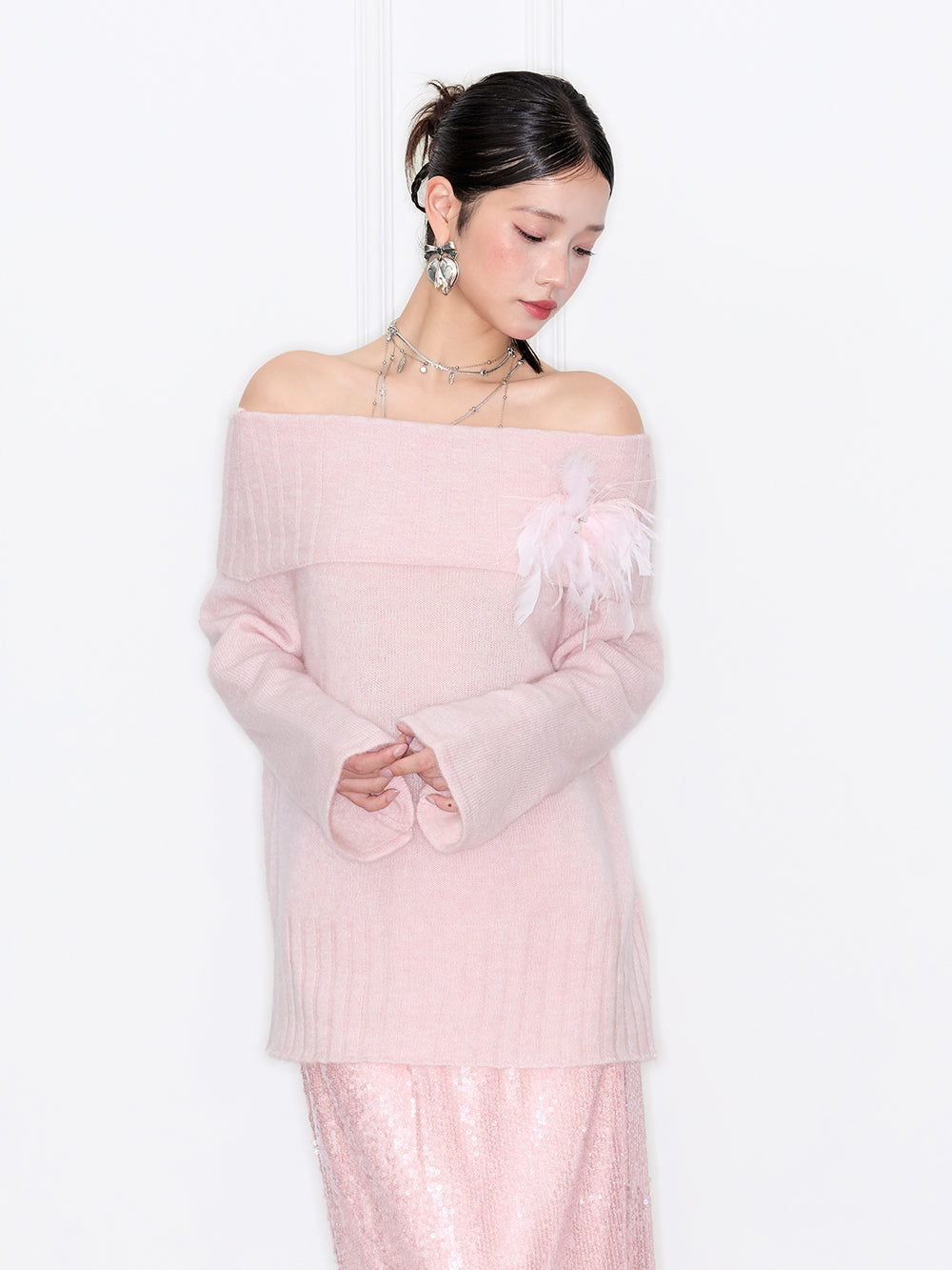 MUKZIN“Capsule Collection”Off-the-shoulder Feather Decor Loose Sweater