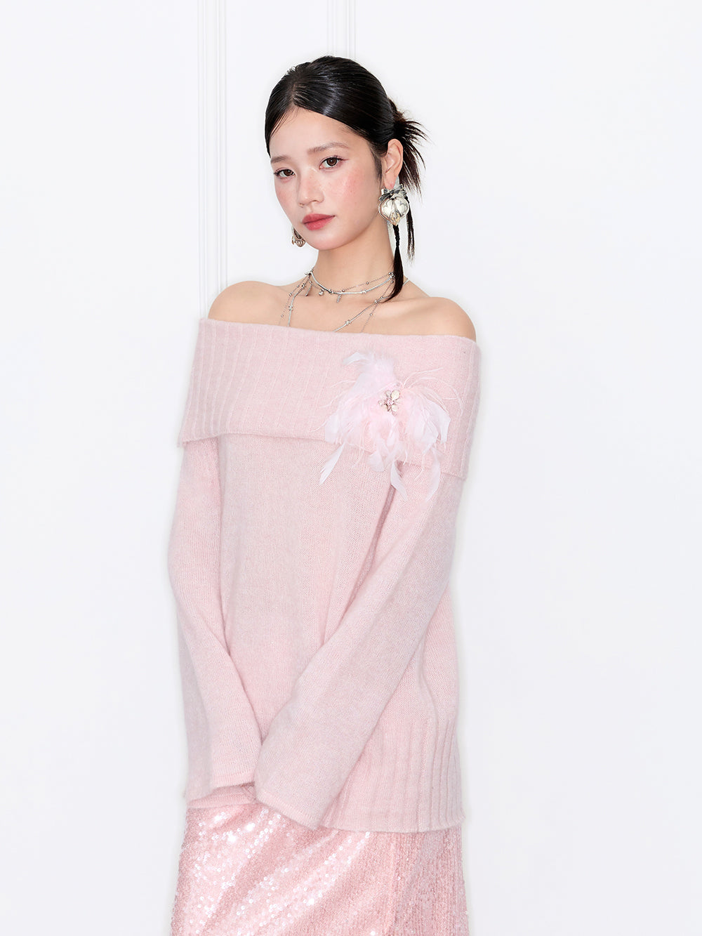 MUKZIN“Capsule Collection”Off-the-shoulder Feather Decor Loose Sweater