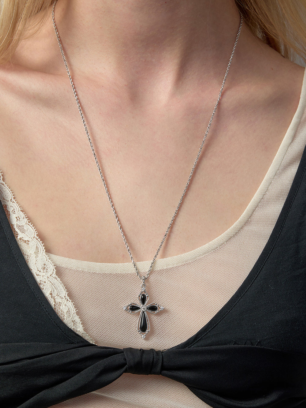 MUKTANK×SUN HUNTER Black Agate Petal Cross Chain Necklace (L)