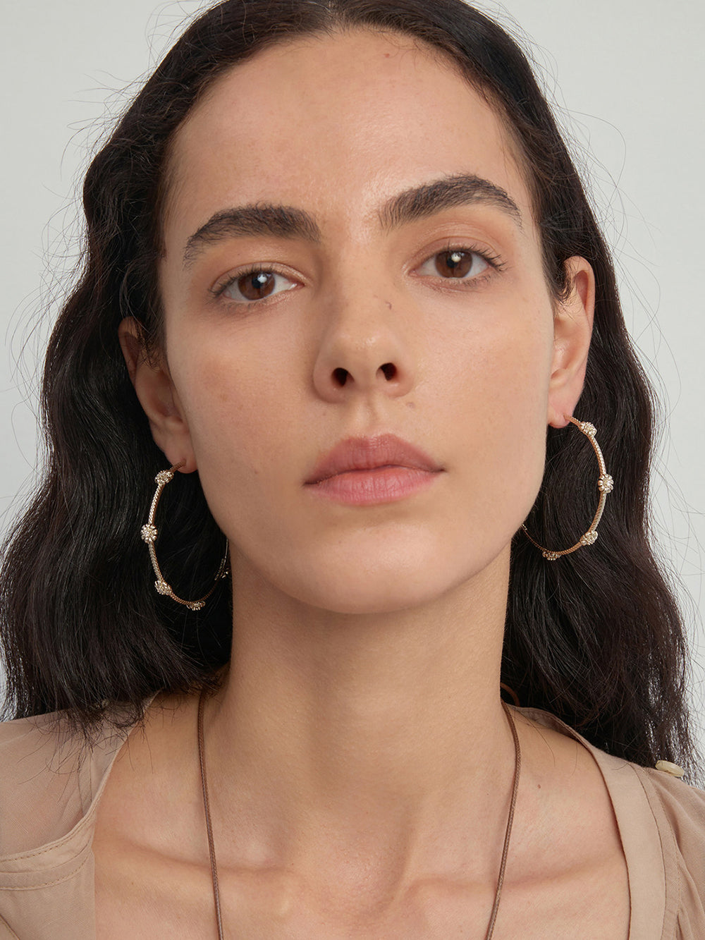 MUKTANK×SUN HUNTER Garden daisy C hoop earrings - large size