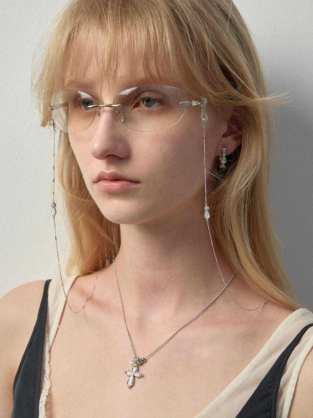 MUKTANK×SUN HUNTER Mother-of-Pearl Petal Barrel Bead Necklace