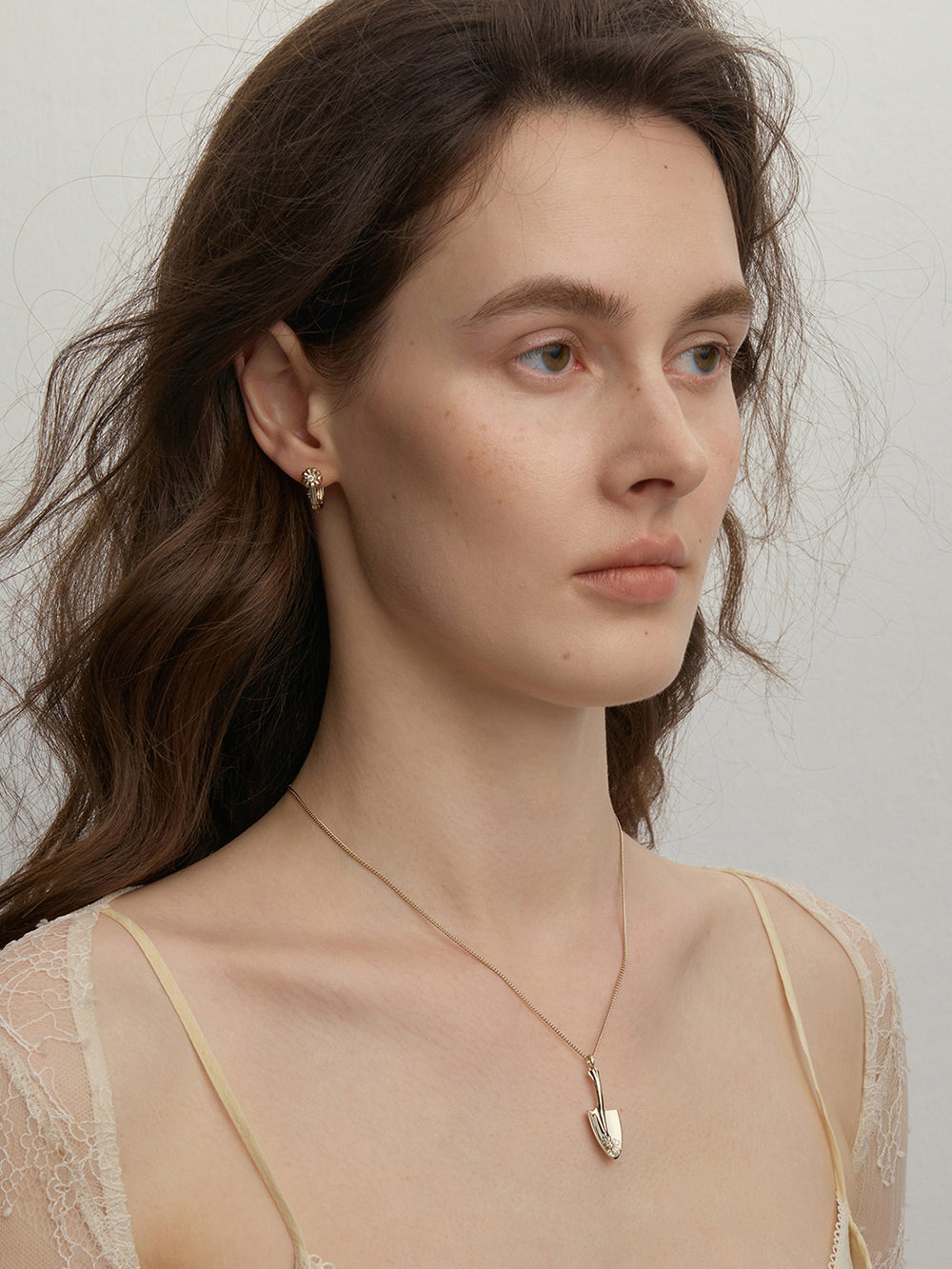 MUKTANK×SUN HUNTER Garden Daisy Shovel Necklace