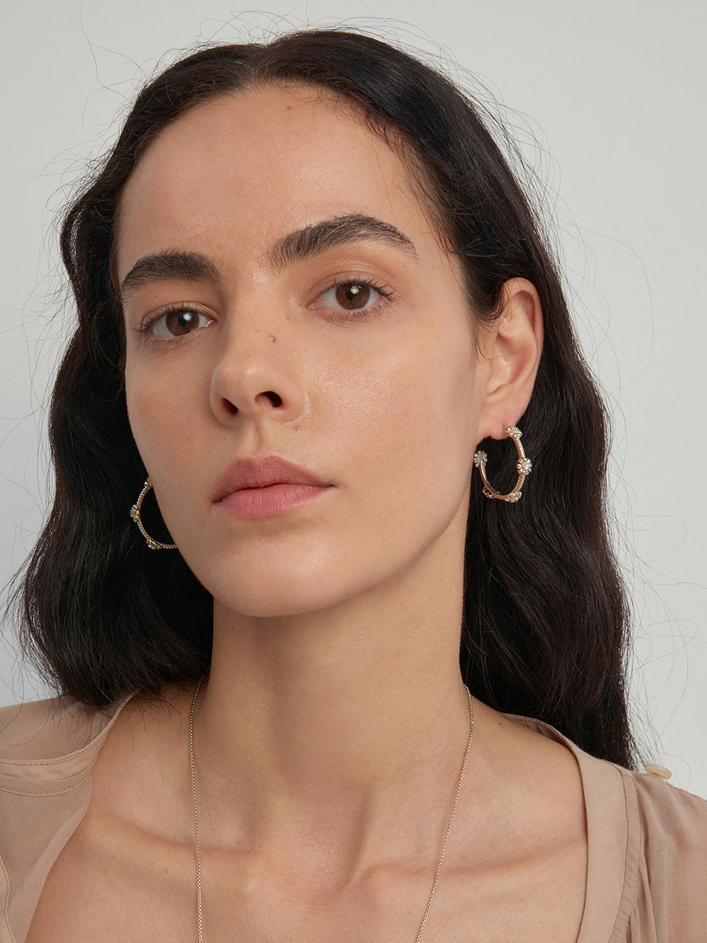 MUKTANK×SUN HUNTER Garden daisy C hoop earrings - Small size