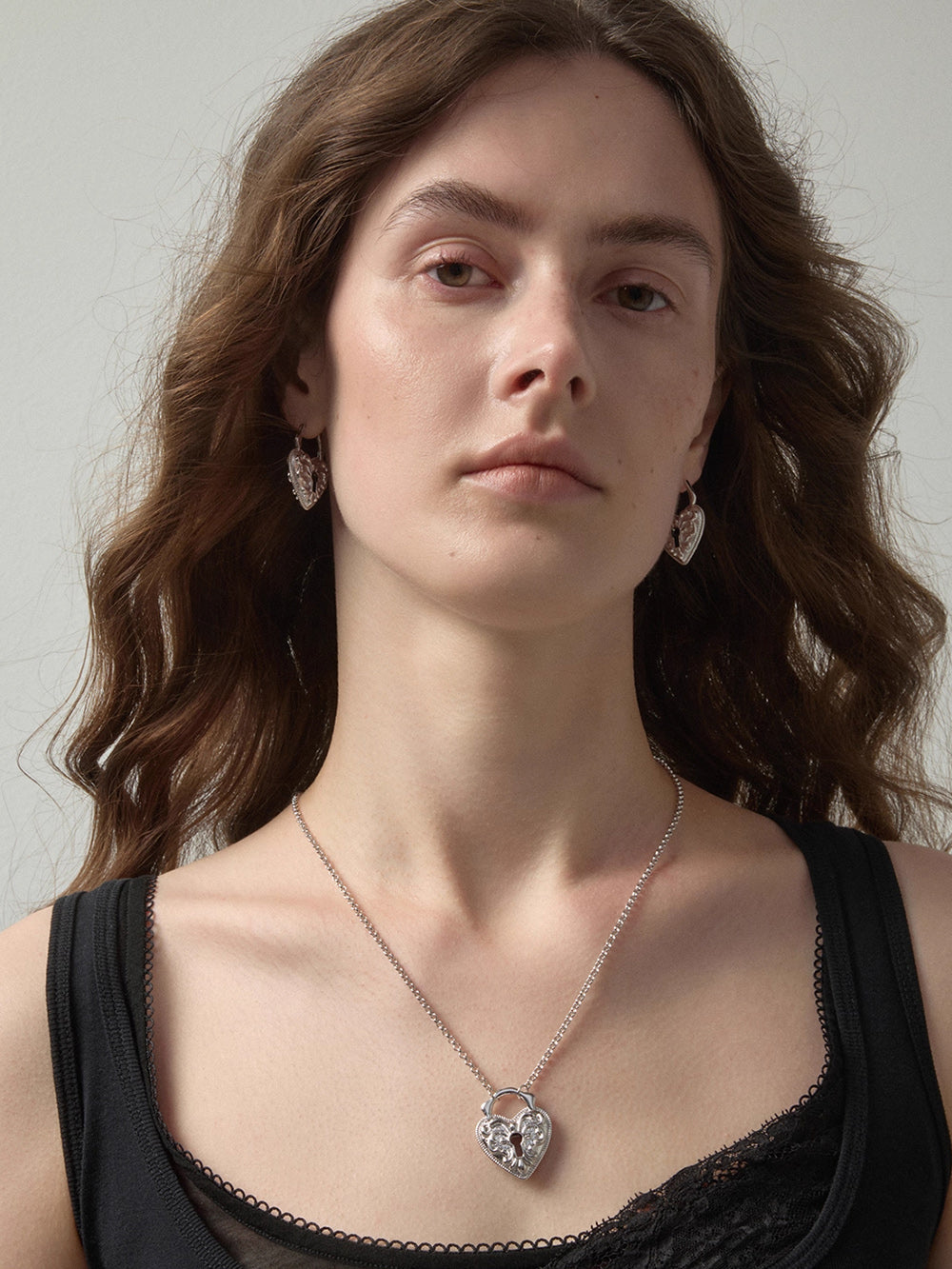 MUKTANK×SUN HUNTER Short Vintage Embossed Heart Necklace