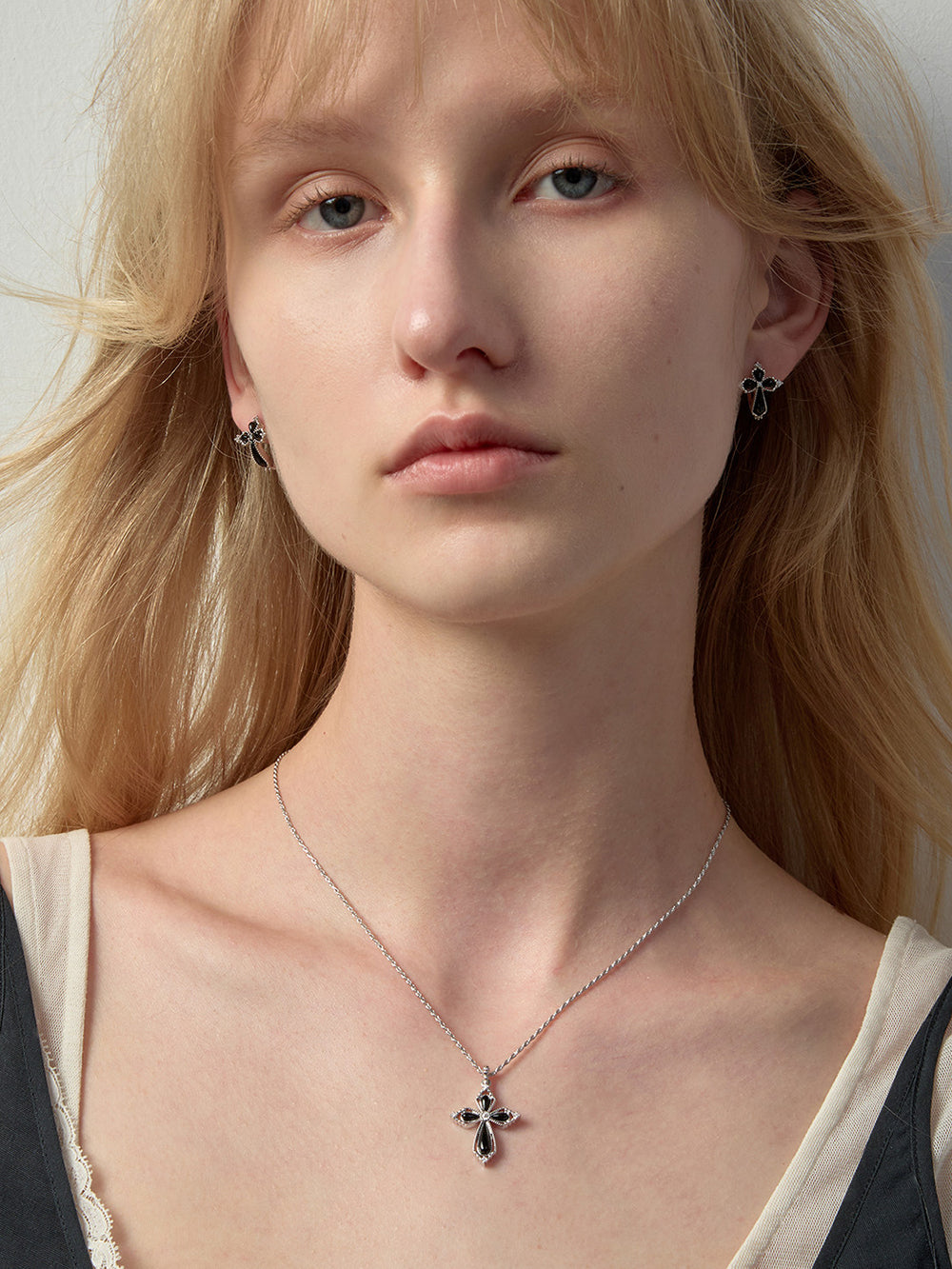 MUKTANK×SUN HUNTER Black Agate Petal Cross Chain Necklace (S)