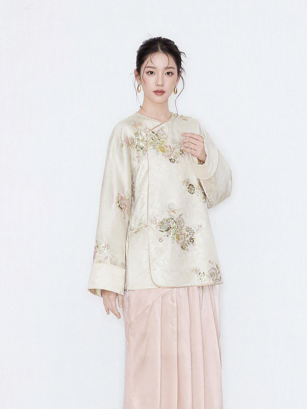 MUKZIN×Flourishing Blooms Modern Chinese Relaxed Shirt with Diagonal Placket & Sequin Detail