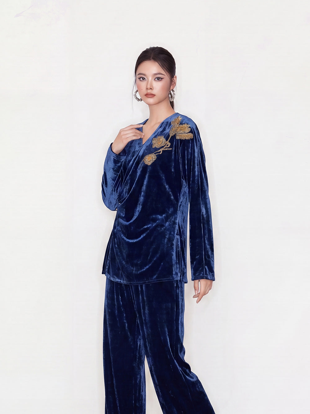 MUKZIN×Capsule Collection New Chinese-Style Embroidered Silk Velvet V-Neck Top