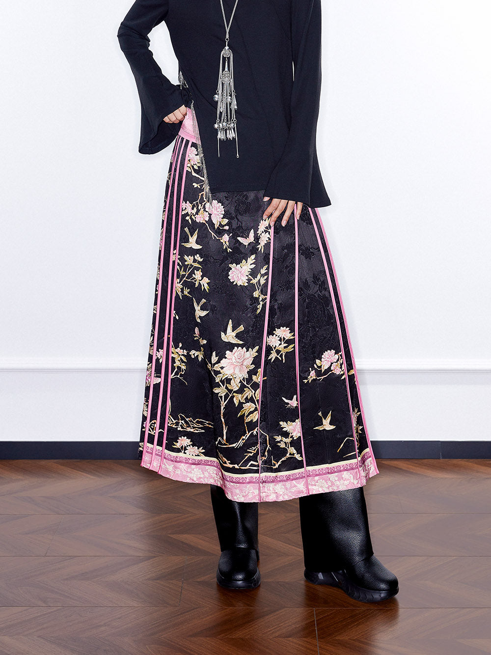 MUKZIN  Linglong “Abundant Flowers”Straight-Leg Pleated Skirt.