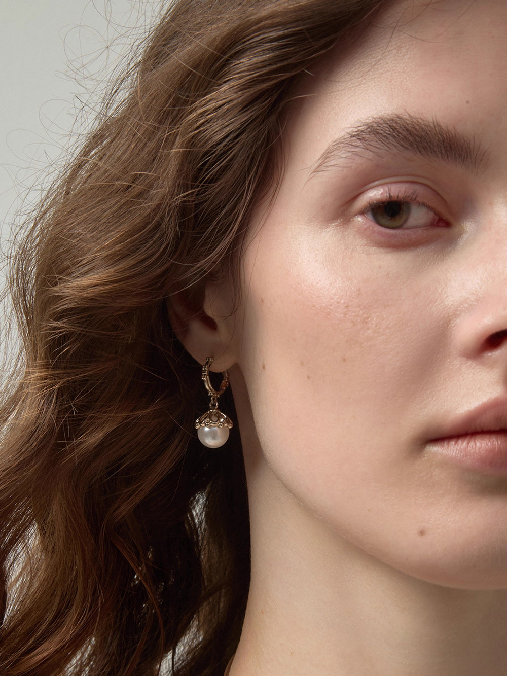 MUKTANK×SUN HUNTER Embossed Iris Faux Pearl Ear Cuffs