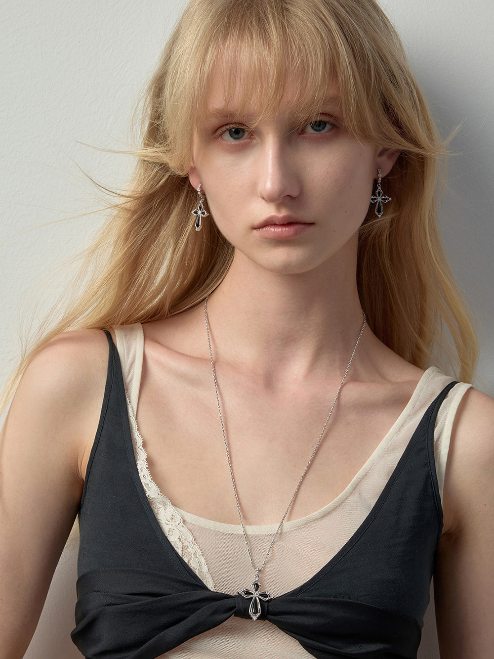MUKTANK×SUN HUNTER Black Agate Petal Cross Drop Earrings