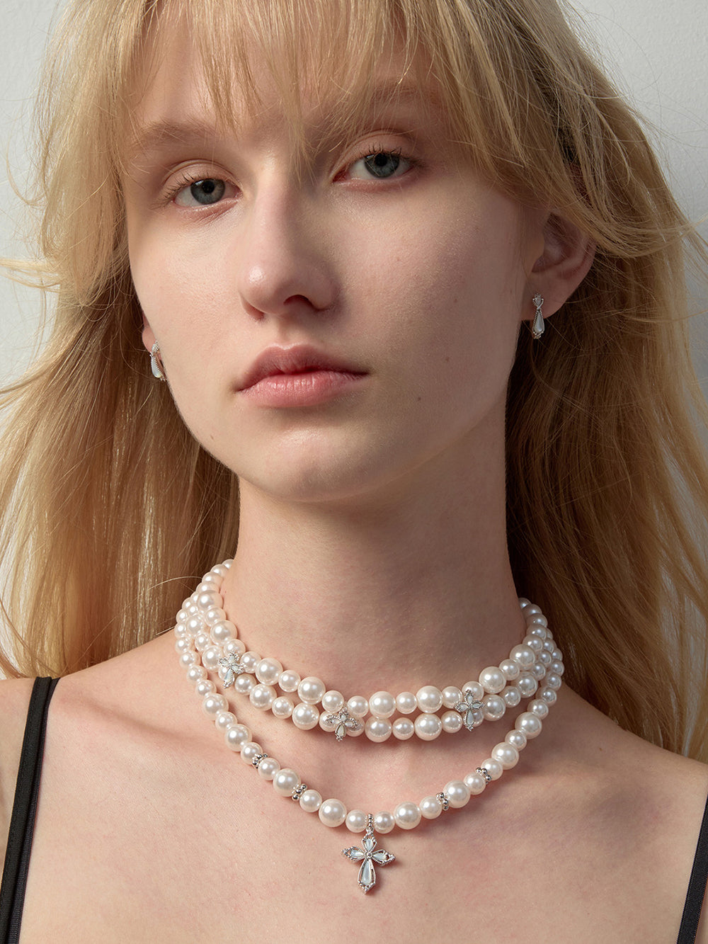 MUKTANK×SUN HUNTER Mother-of-Pearl Petal Earrings (Small)