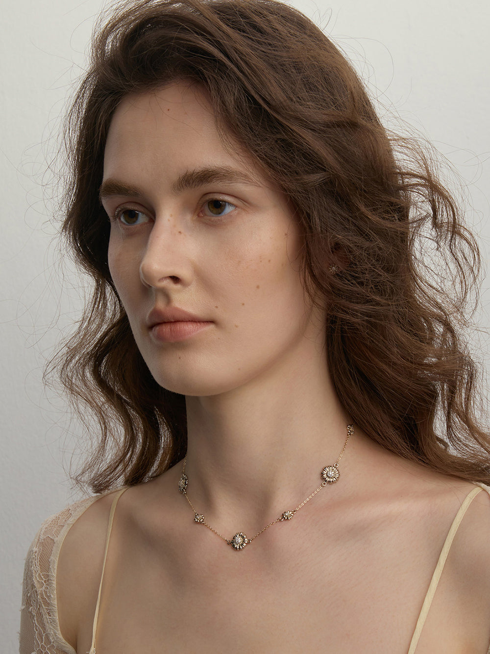 MUKTANK×SUN HUNTER Garden Daisy Choker