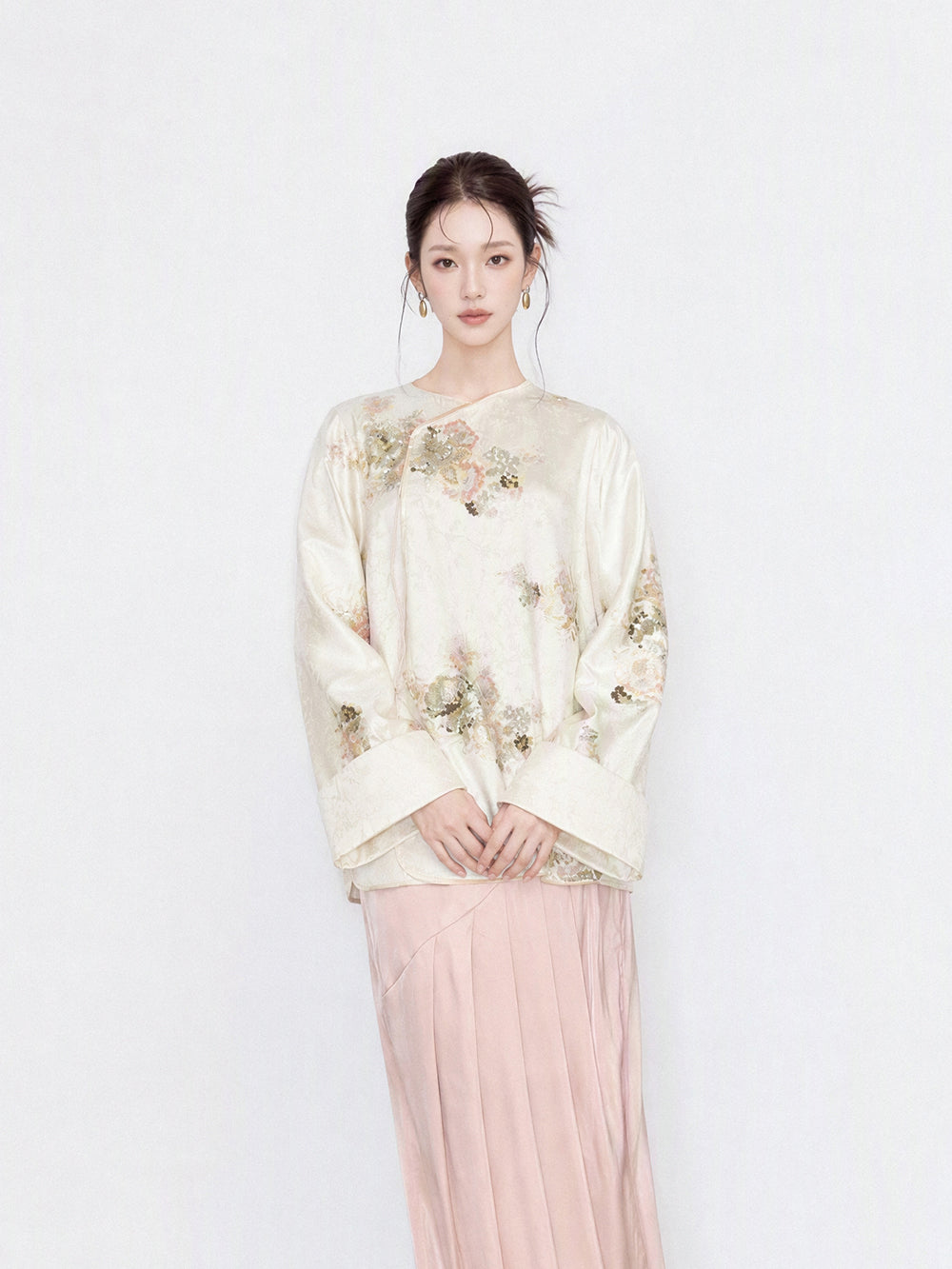 MUKZIN×Flourishing Blooms Modern Chinese Relaxed Shirt with Diagonal Placket & Sequin Detail