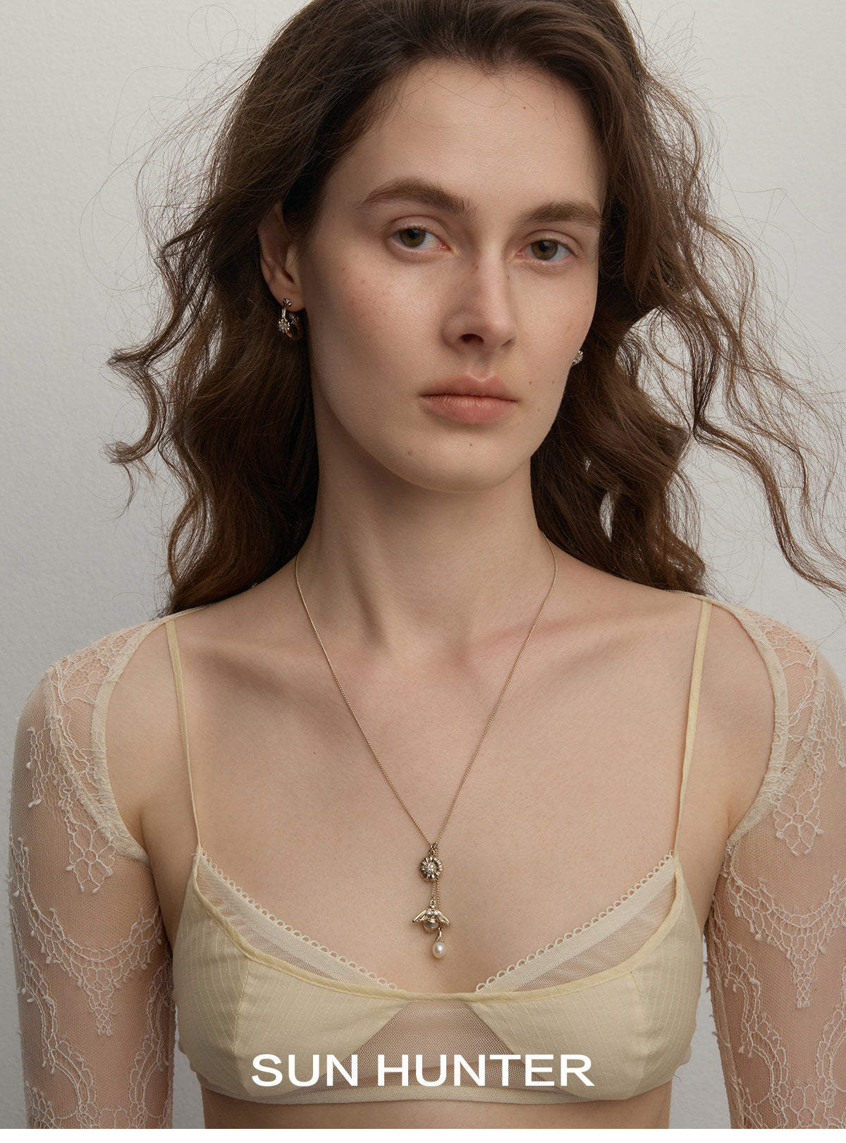 MUKTANK×SUN HUNTER Garden Daisy & Bee Tassel Necklace
