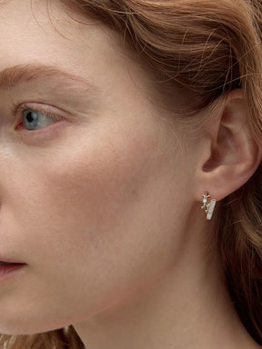 MUKTANK¡ÁSUN HUNTER Mother-of-Pearl Iris Ear Studs