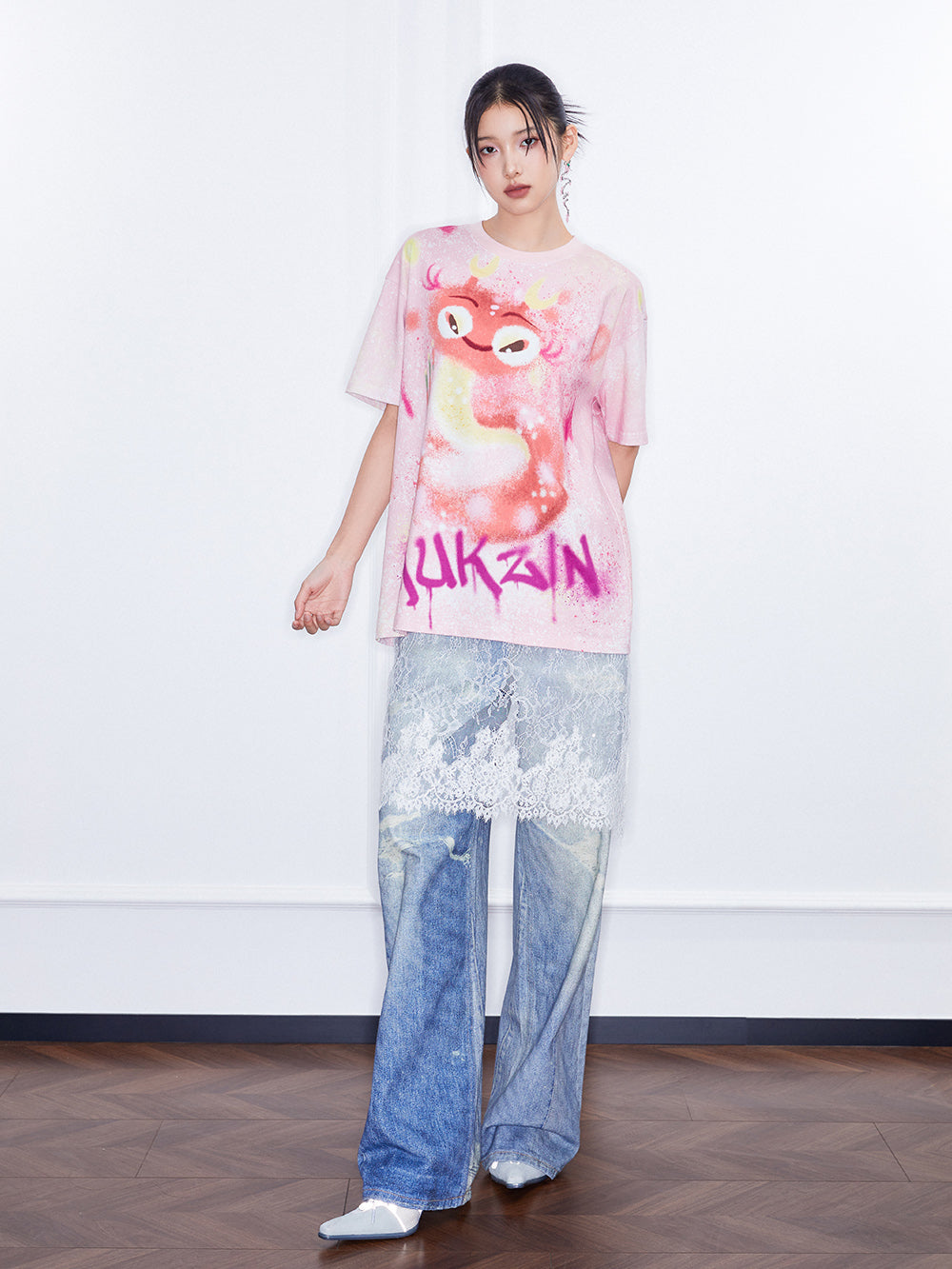 MUKZIN Spring Prelude"Good Luck with the Snake" Silhouette T-shirt with Pink Snake Prints