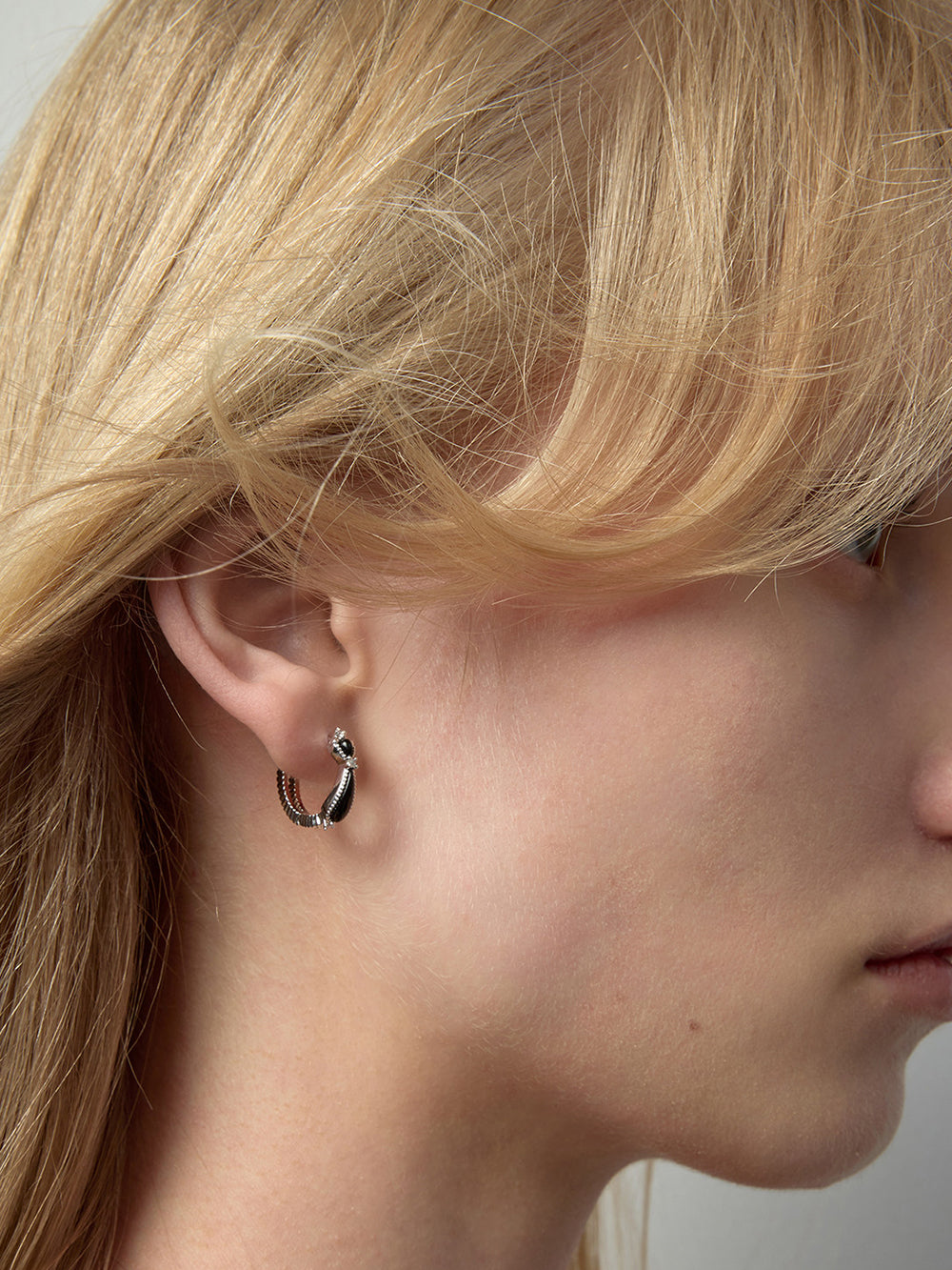 MUKTANK×SUN HUNTER Black Agate Petal Earrings (Small)