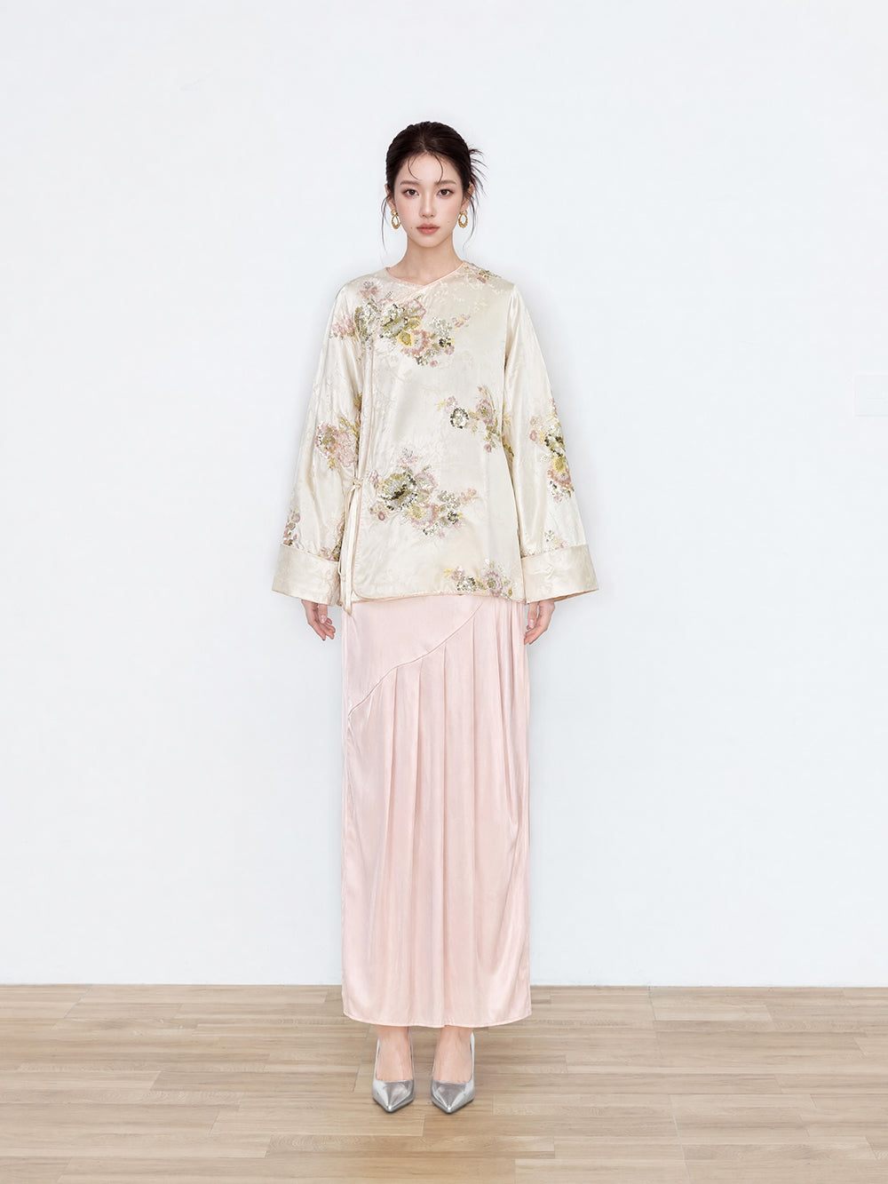 MUKZIN×Flourishing Blooms Modern Chinese Relaxed Shirt with Diagonal Placket & Sequin Detail