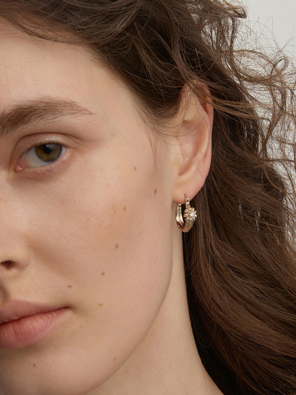 MUKTANK×SUN HUNTER Garden daisy woven earring clasps