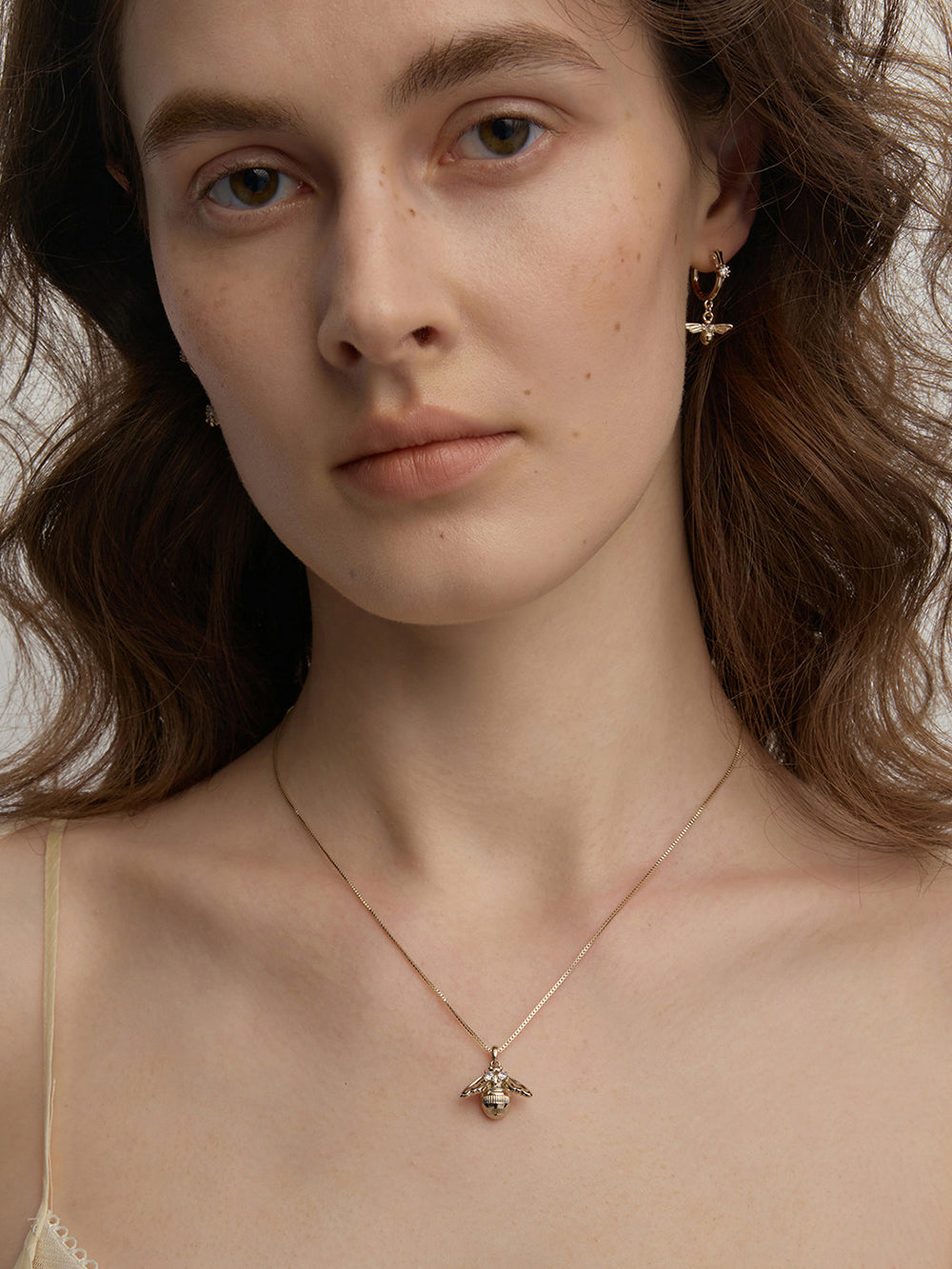 MUKTANK×SUN HUNTER Garden Bee Necklace