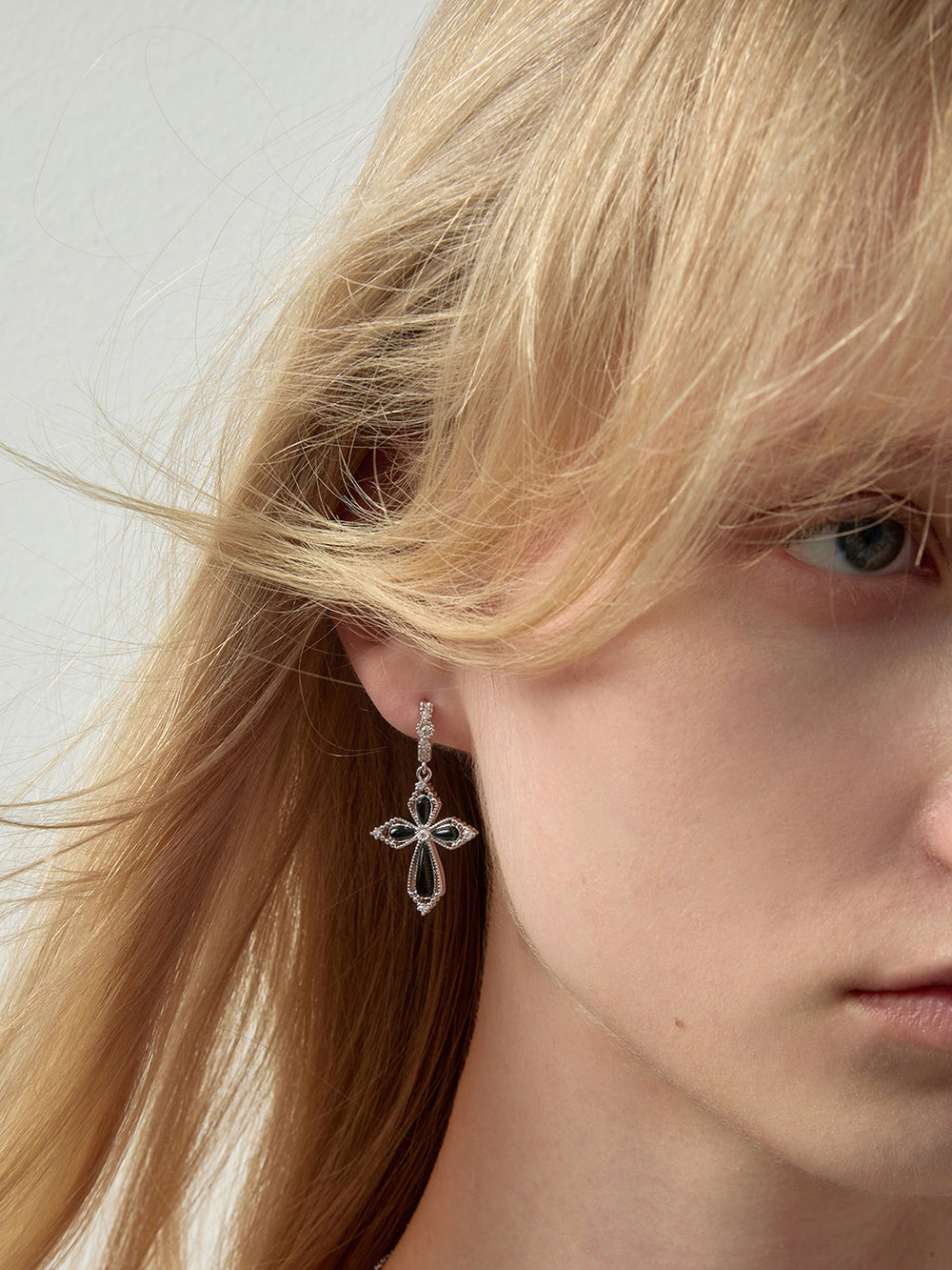 MUKTANK×SUN HUNTER Black Agate Petal Cross Drop Earrings