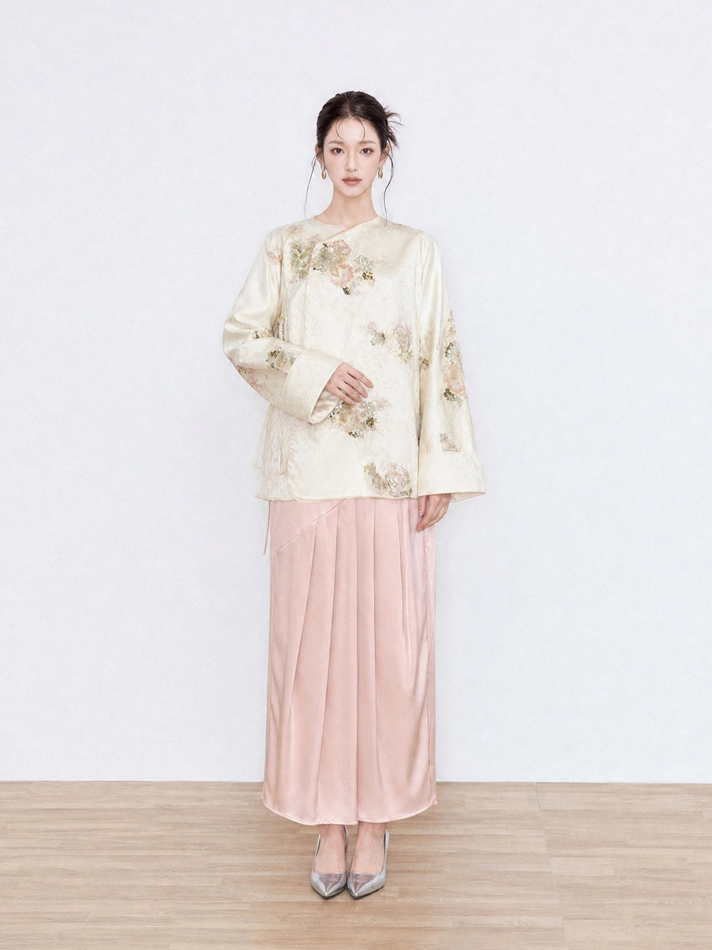 MUKZIN×Flourishing Blooms Modern Chinese Relaxed Shirt with Diagonal Placket & Sequin Detail