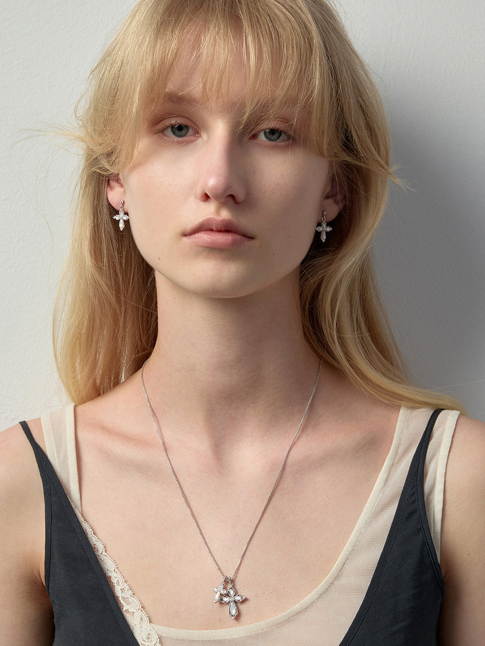MUKTANK×SUN HUNTER Mother-of-Pearl Petal Cross Drop Earrings