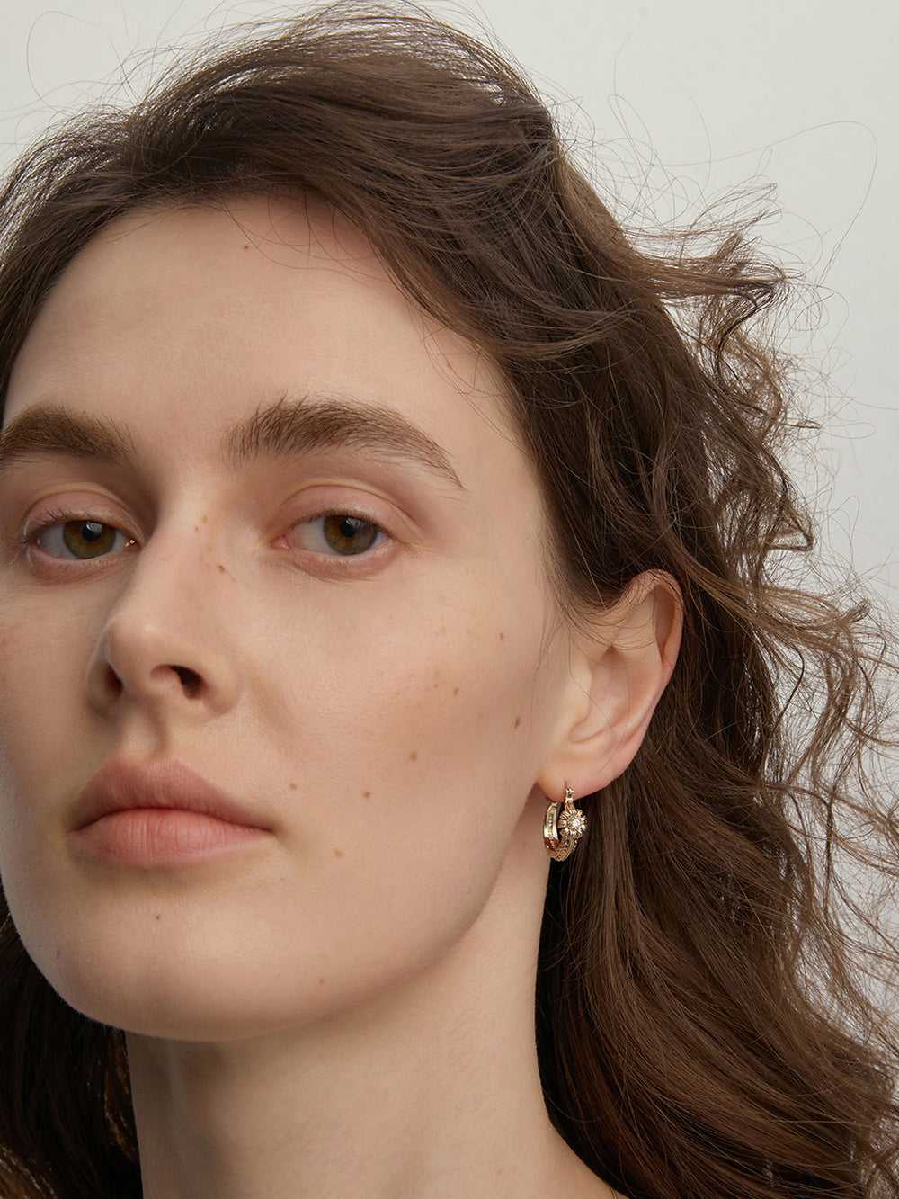 MUKTANK×SUN HUNTER Garden daisy woven earring clasps