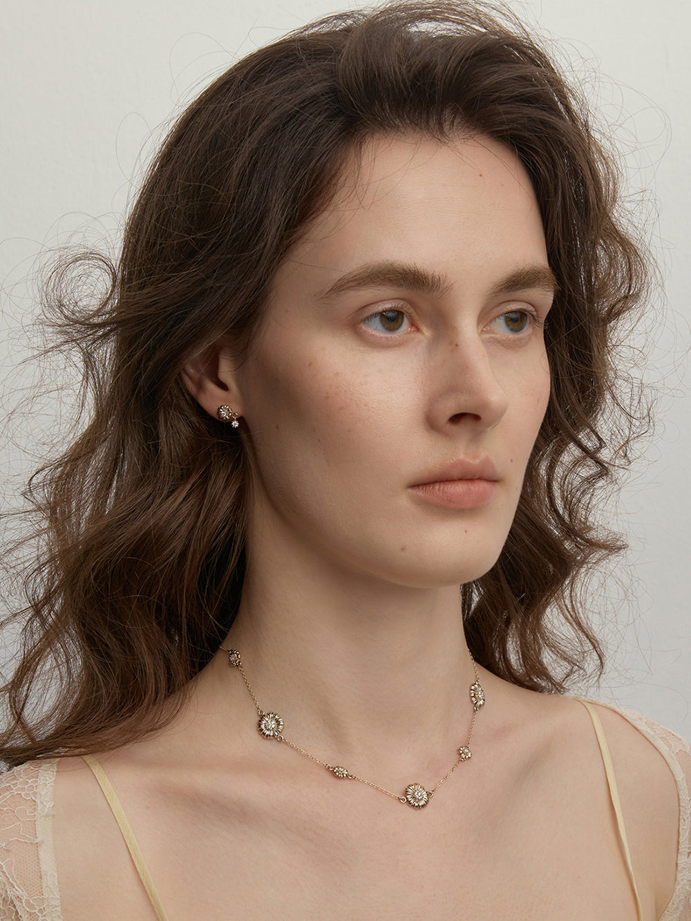 MUKTANK×SUN HUNTER Garden Daisy Choker