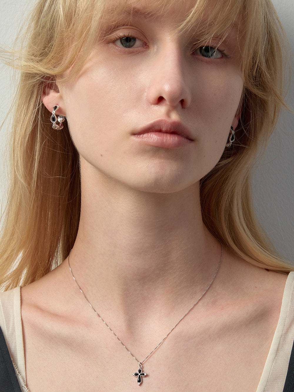 MUKTANK×SUN HUNTER Black Agate Petal Earrings (Large)