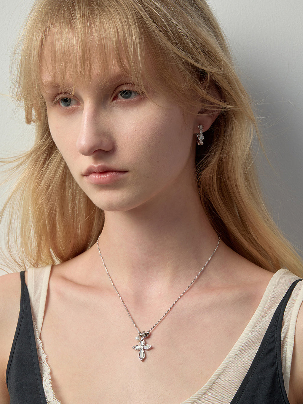MUKTANK×SUN HUNTER Mother-of-Pearl Petal Barrel Bead Necklace